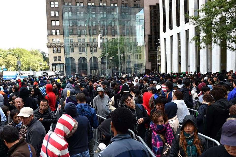 Una-inmensa-cola-de-clientes-h_54416223277_54028874188_960_639